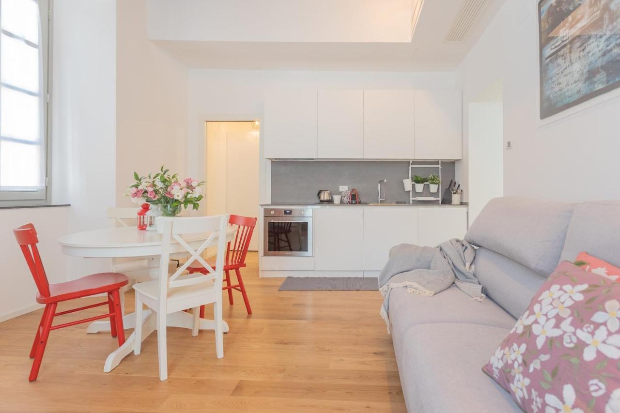 Independence Apartment With Balcony By Rent All Como Dış mekan fotoğraf