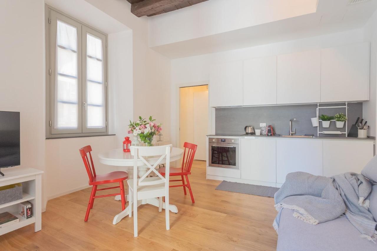 Independence Apartment With Balcony By Rent All Como Dış mekan fotoğraf