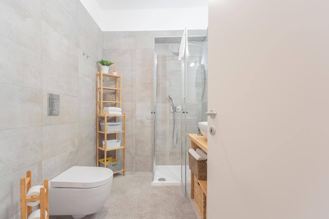 Independence Apartment With Balcony By Rent All Como Dış mekan fotoğraf