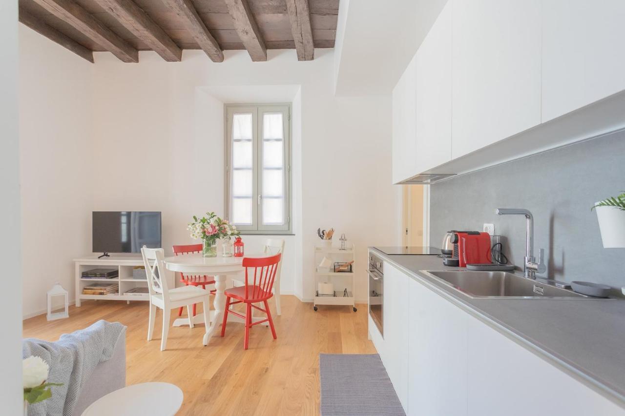 Independence Apartment With Balcony By Rent All Como Dış mekan fotoğraf
